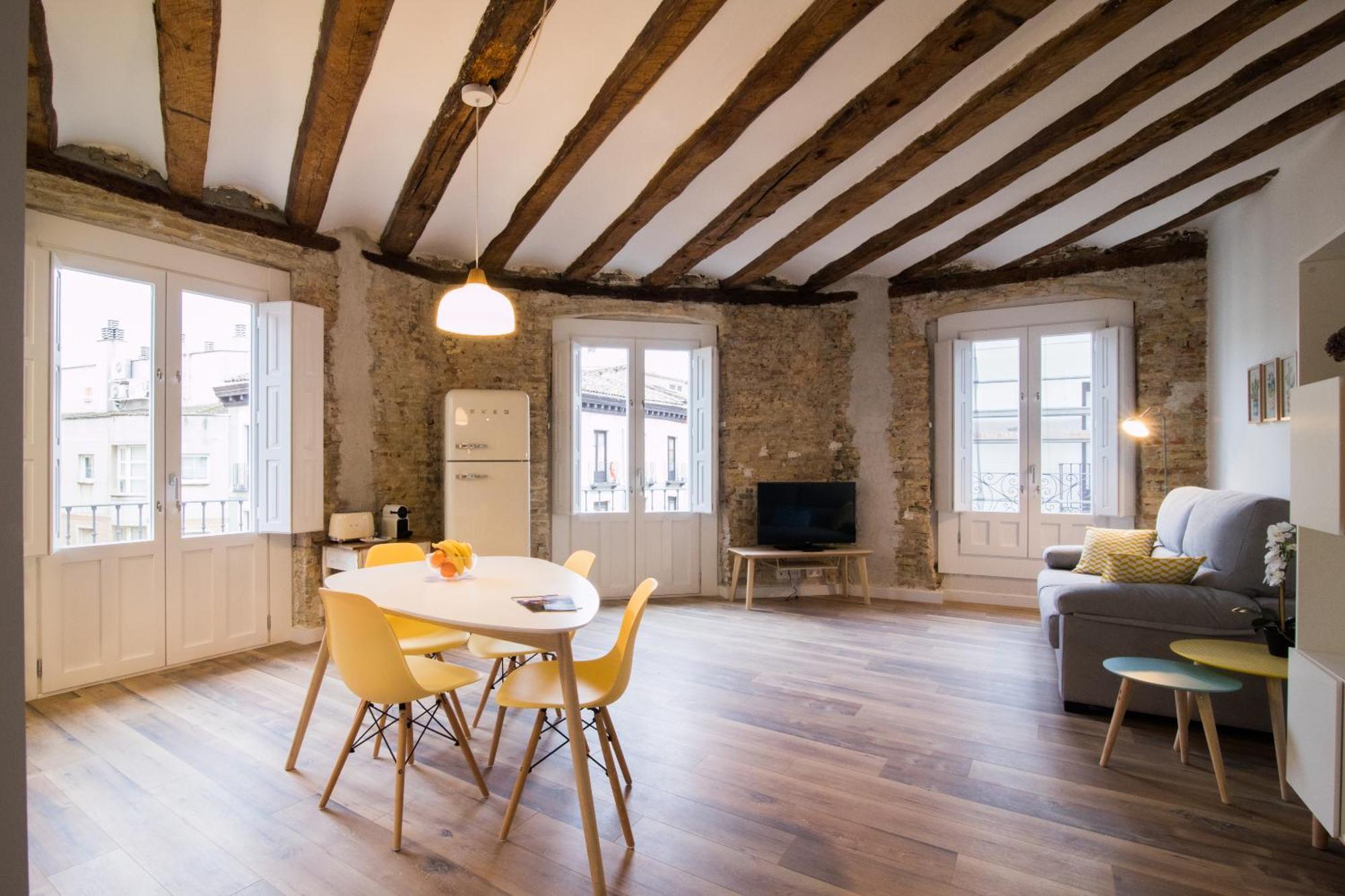 Apartamentos Almada Zaragoza Ngoại thất bức ảnh